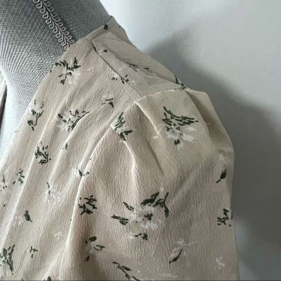 Oak + Fort shirt sleeve floral puff shoulder midi dress in beige - Picture 8 of 10